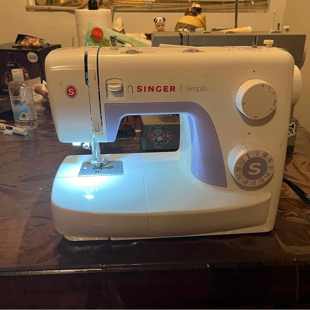 Singer Simple 3232 Sewing Machine FOR PARTS ONLY - Picture 2 of 8
